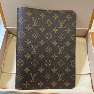 LV desk agenda cover